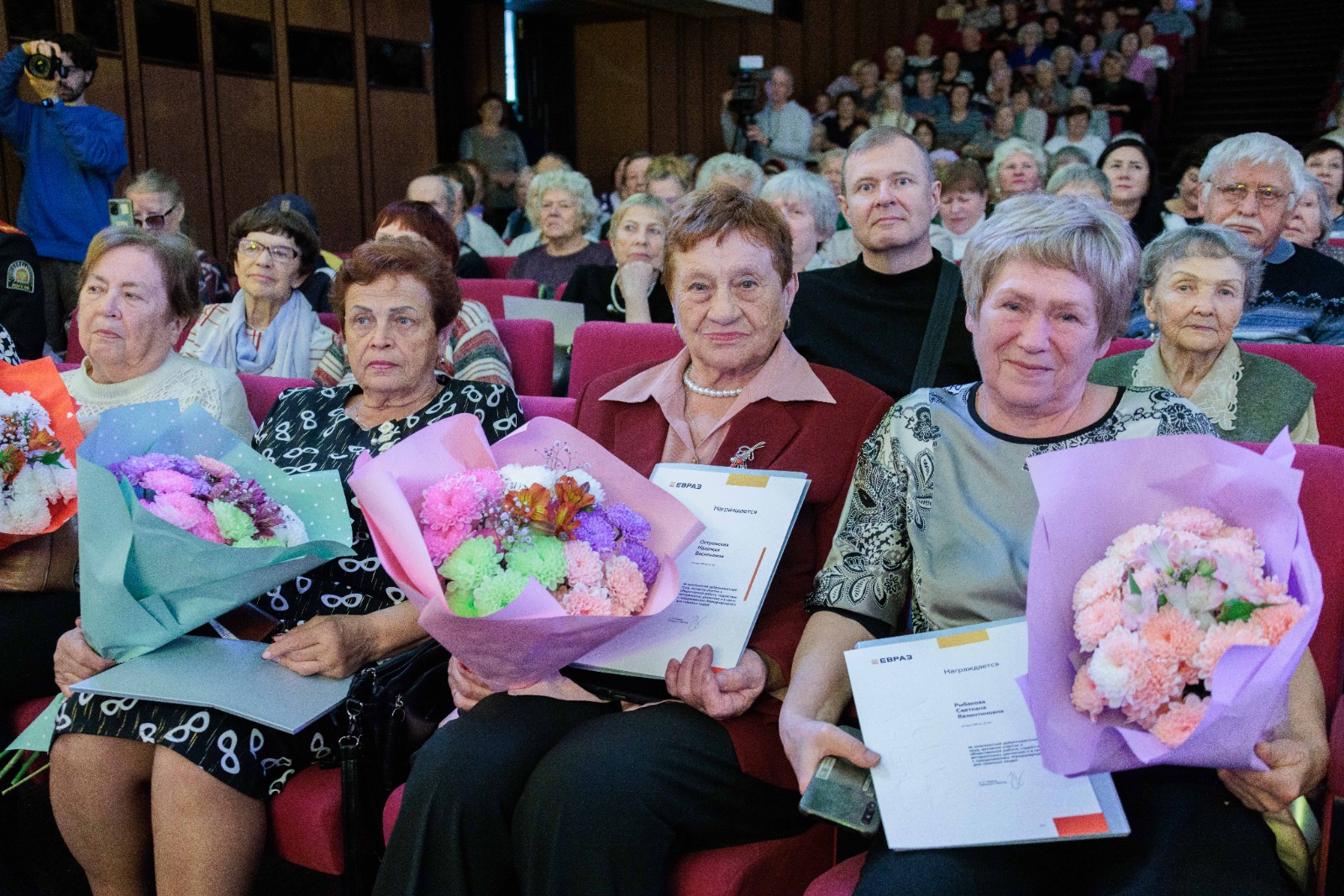 Фото - ЕВРАЗ направил более 1 млрд рублей за 3 года на поддержку ветеранов предприятий Сибири, Урала и Тулы